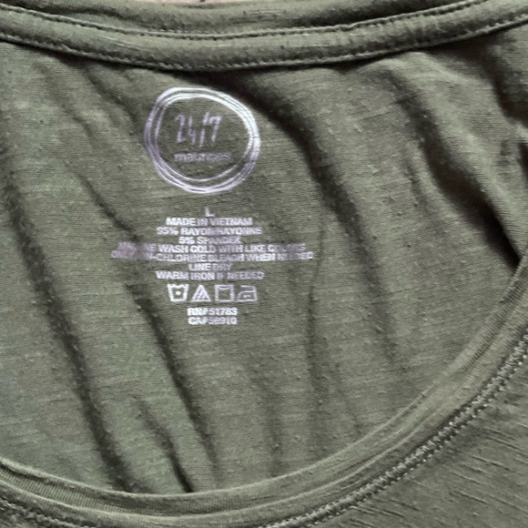 Tops - Picture 3 of 15